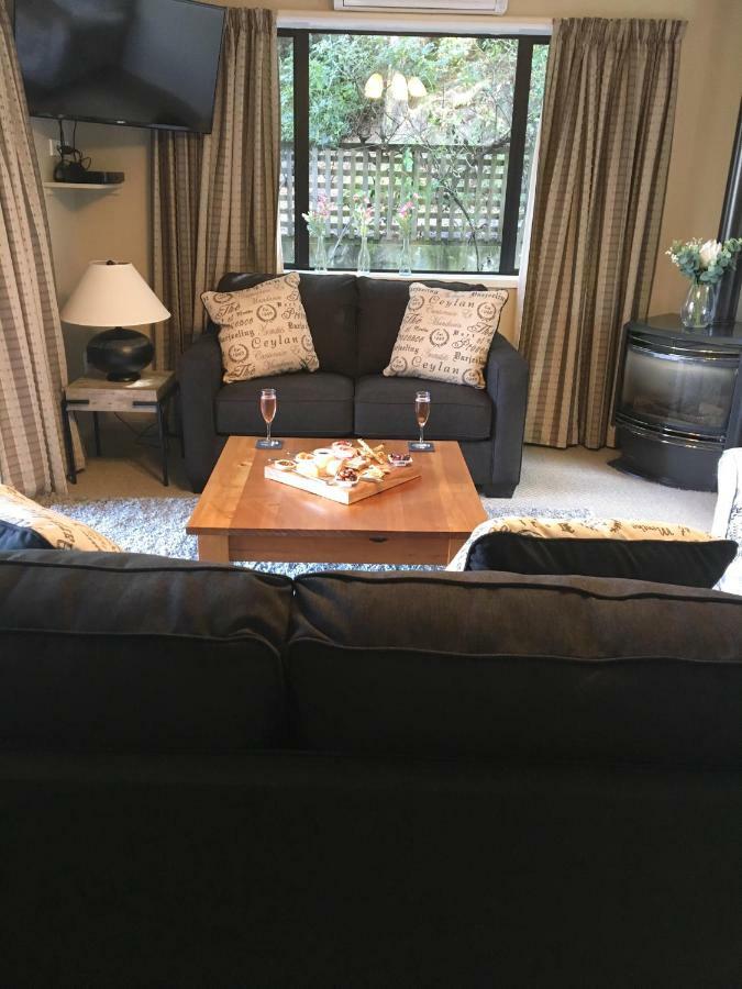 Cherrywood Cottage Akaroa Ngoại thất bức ảnh